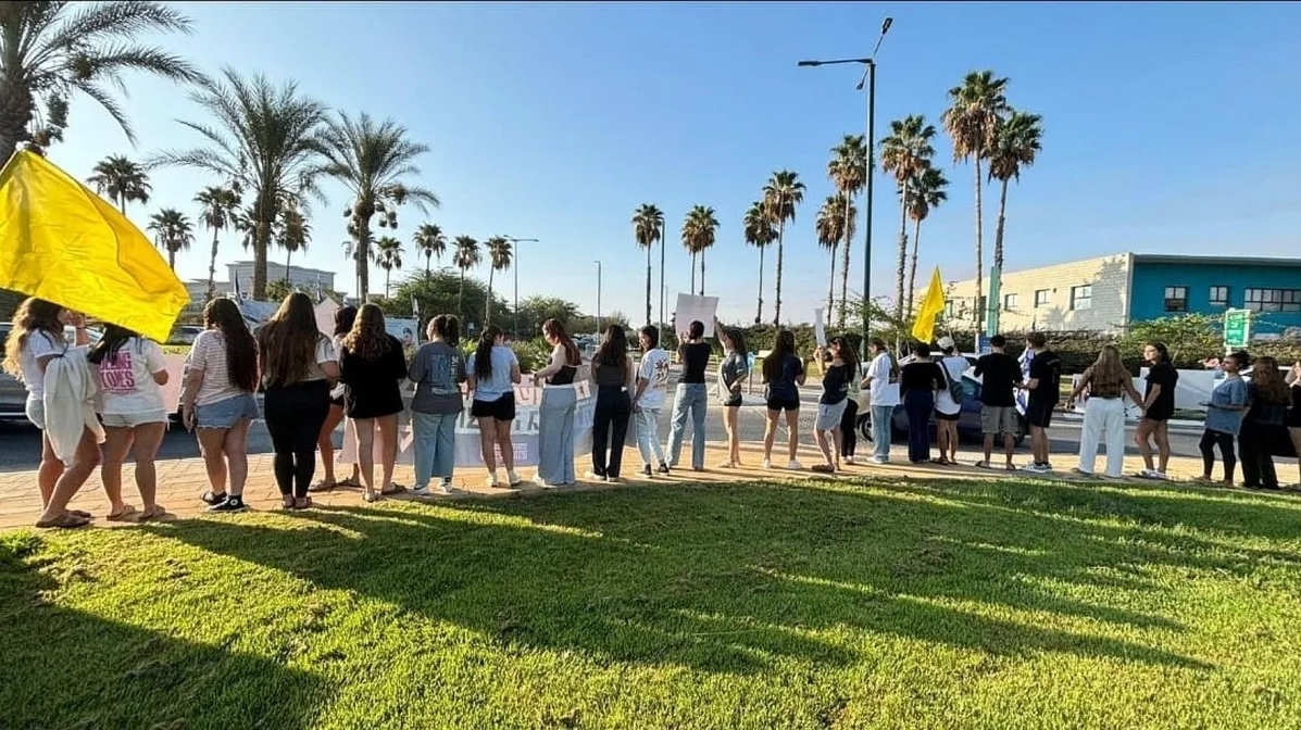 התלמידים השובתים במיתר הצטרפו למאבק להשבת החטופים: ''החלטנו לעשות משהו משמעותי'' (תיעוד)
