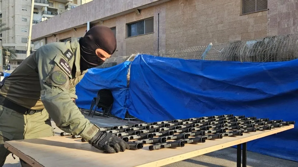 יממה אחרי הפיגוע: תושבי הפזורה נעצרו בחשד להברחת ענק של נשק בגבול ירדן (תיעוד)