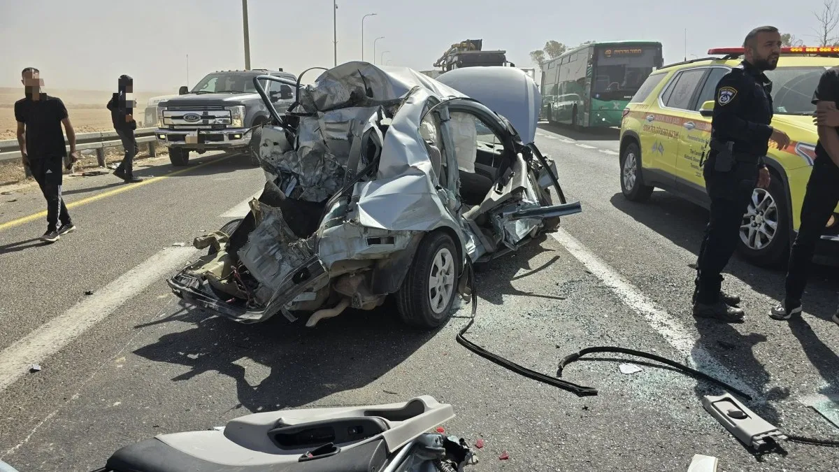 תאונה קשה בדרום: פצועים לכודים בהתנגשות בין 5 כלי רכב