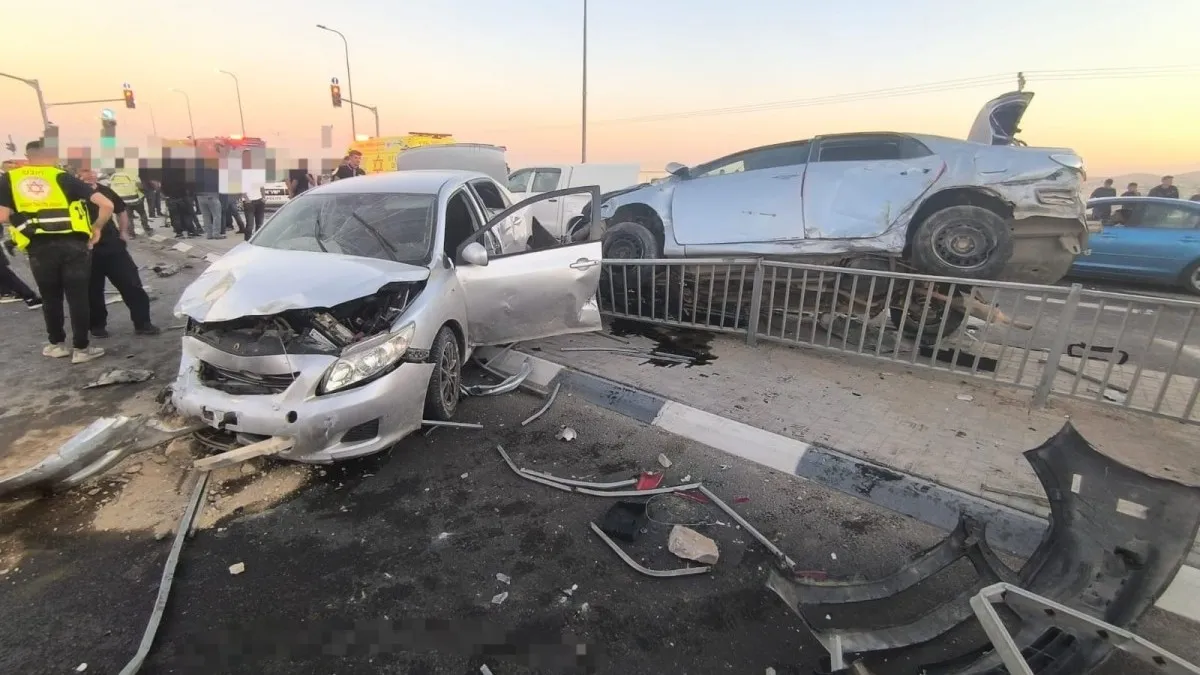אסון בערב שבת: הרוג ו-6 פצועים בתאונת שרשרת בין 6 כלי רכב בכביש 25