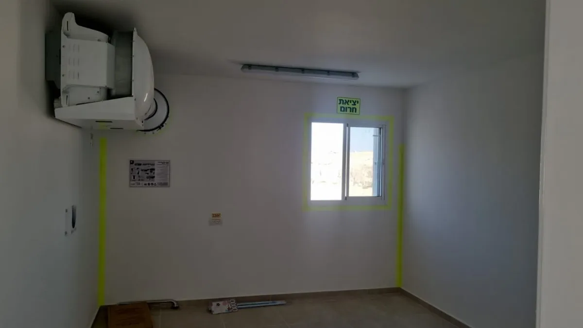שנה אחרי תחילת המלחמה: מיגונית ראשונה הוצבה ביישוב הלא מוכר בנגב