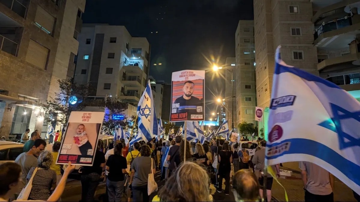 לא שוכחים את 101 החטופים בעזה: מאות מפגינים בבאר שבע חוסמים רחובות מרכזיים בעיר