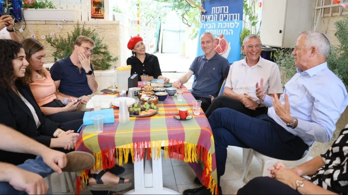 שנה לרצח משה ואליעד אוחיון: ''סוכת הבית המשותף'' חוזרת לחבר בין כל חלקי החברה