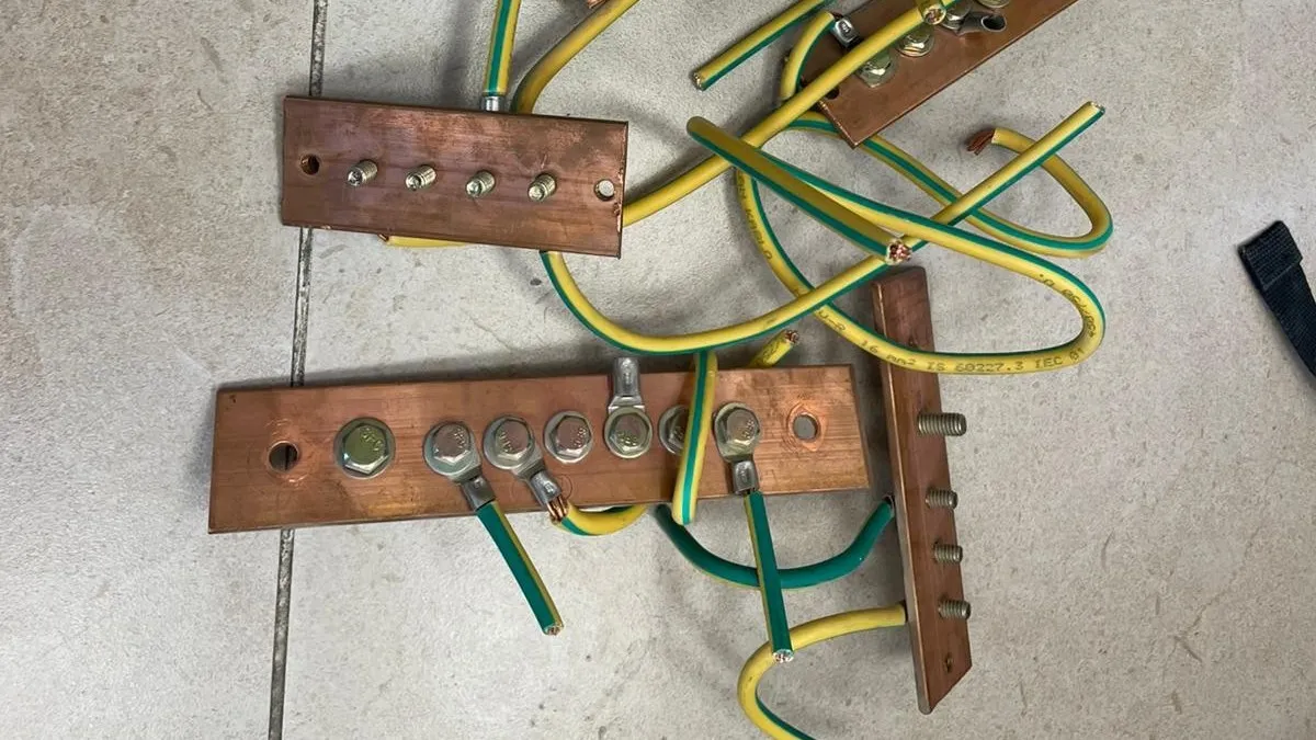 תושב דימונה סיכן חיי אדם: גנב כבלי ארקה מארונות חשמל