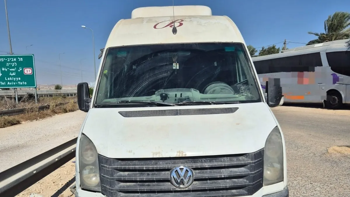 נהג הסעות בן 17 תפס את ההגה והסיע 31 ילדים לא חגורים (תיעוד)