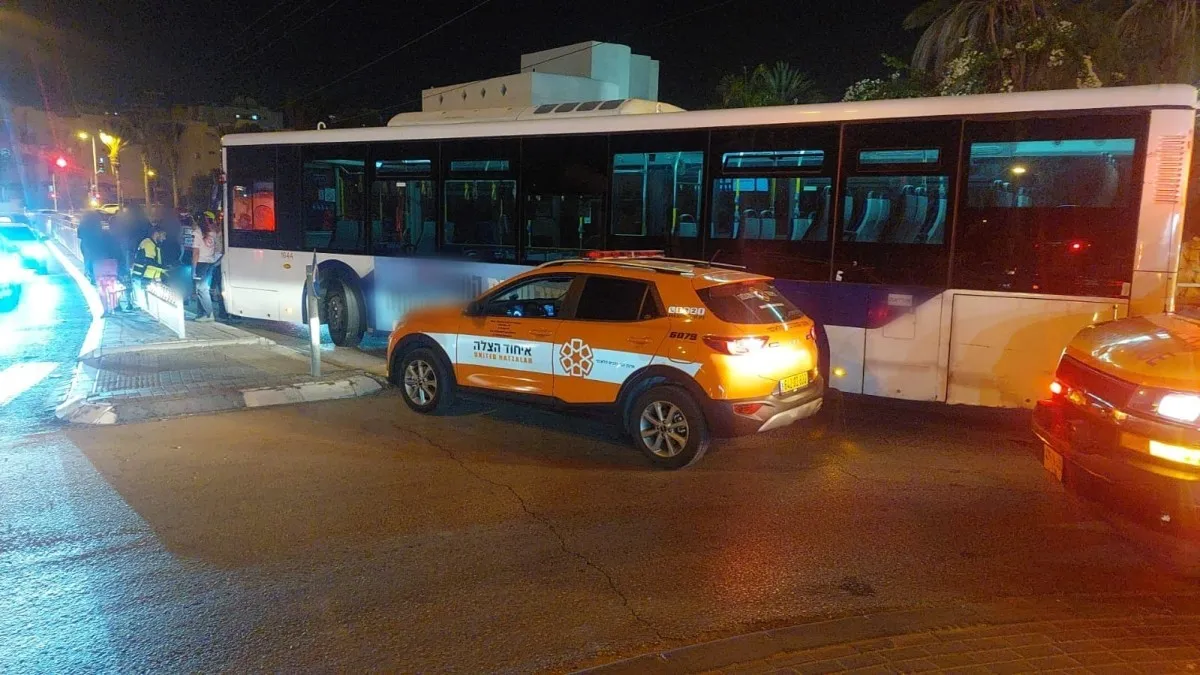 תאונת דרכים בבאר שבע: שני הולכי רגל נפגעו מאוטובוס
