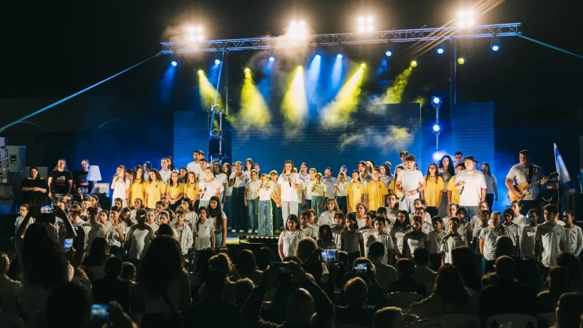 ''פסקול חיינו'': טקס זיכרון מרגש בתיכון רבין משלב בין רצח רבין לאירועי 7 באוקטובר