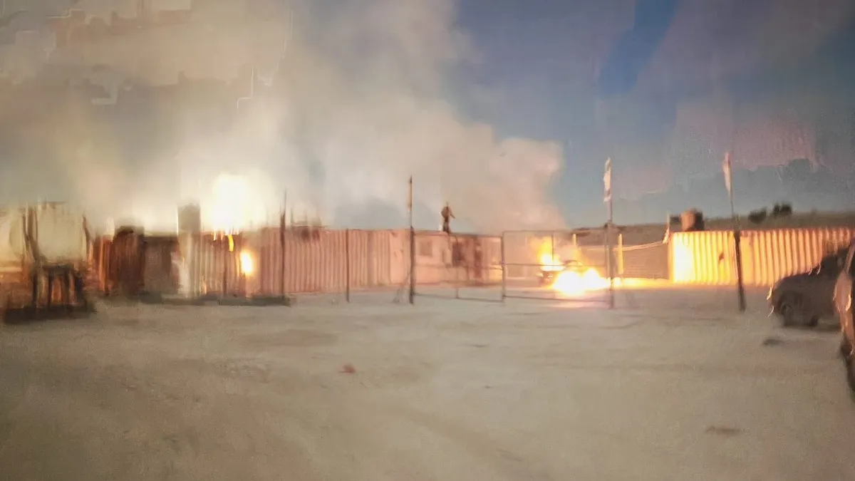 אתר ההקמה של היישוב הקהילתי במקום אום אל חיראן הוצת: ''חשד לתג מחיר'', טוענים ב''רגבים''