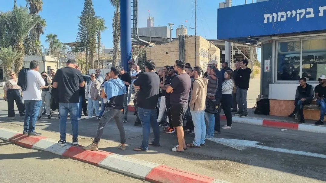 ''מאפיה מאורגנת'': השביתה בחברה לשירותי איכות סביבה בנאות חובב נמשכת, העובדים מסלימים את המחאה