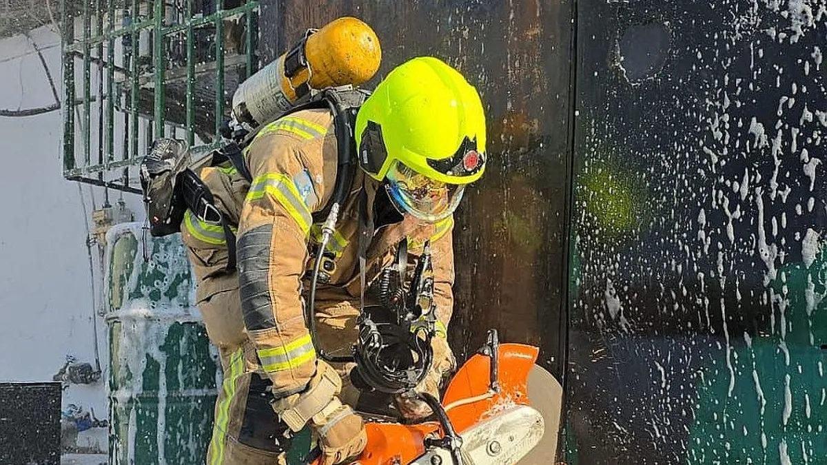 שריפה במרכז המסחרי ''הגשר'' בבאר שבע, כוחות כיבוי בזירה (תיעוד)