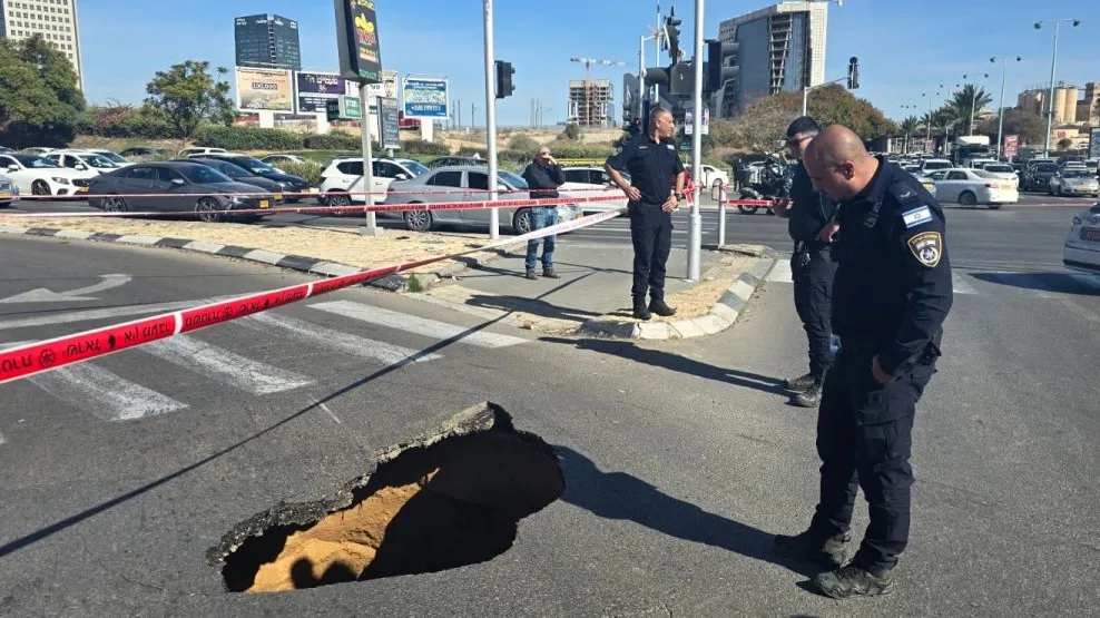 בולען מסוכן נפער בלב באר שבע: כביש דרך חברון נחסם לתנועה