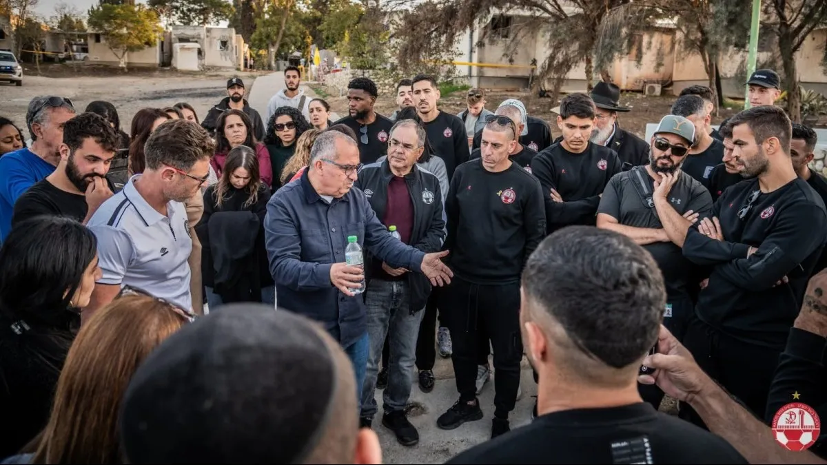 436 ימים אחרי הטבח: שחקני הפועל באר שבע ערכו סיור מרגש במוקדי הזוועה