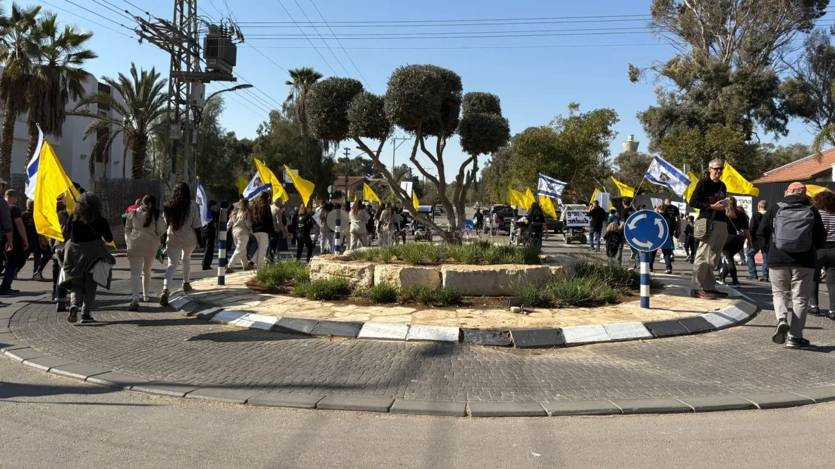 קהילת קיבוץ כיסופים צעדה בעומר: ''דורשים את שחרור שלמה מנצור וכל החטופים''