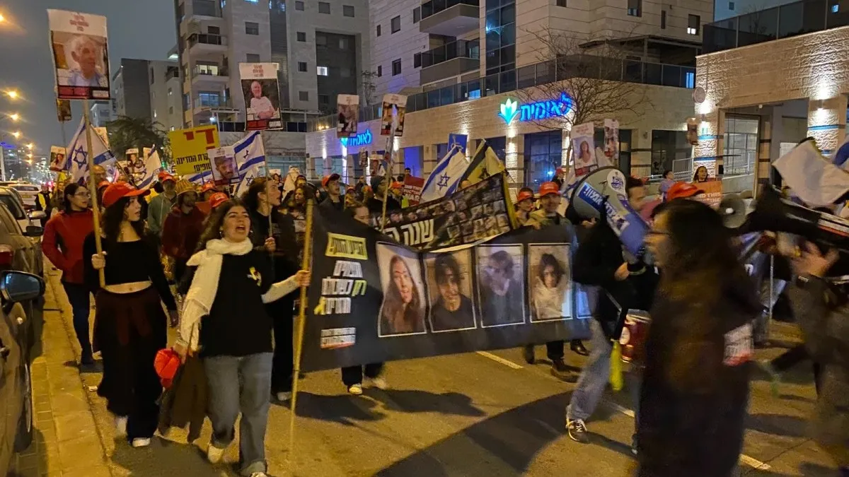 462 בשבי | צעדה ועצרת בבאר שבע בדרישה לשחרור החטופים: ''זמנם אוזל, הם מתים בשבי, הסכם עכשיו!''