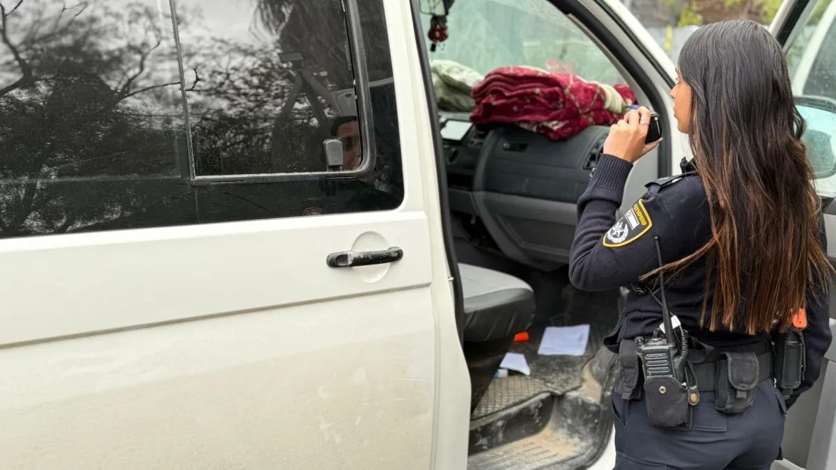 תיעוד מיוחד: שוטרי תחנת אופקים עוצרים מסיע שב''חים