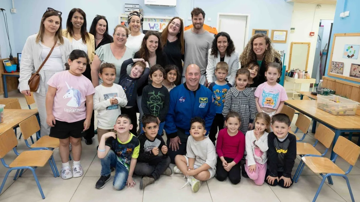 כוכבים בגן הילדים: האסטרונאוט גארט רייזמן ויפתח רמון פגשו את ילדי גן יערה בבאר שבע