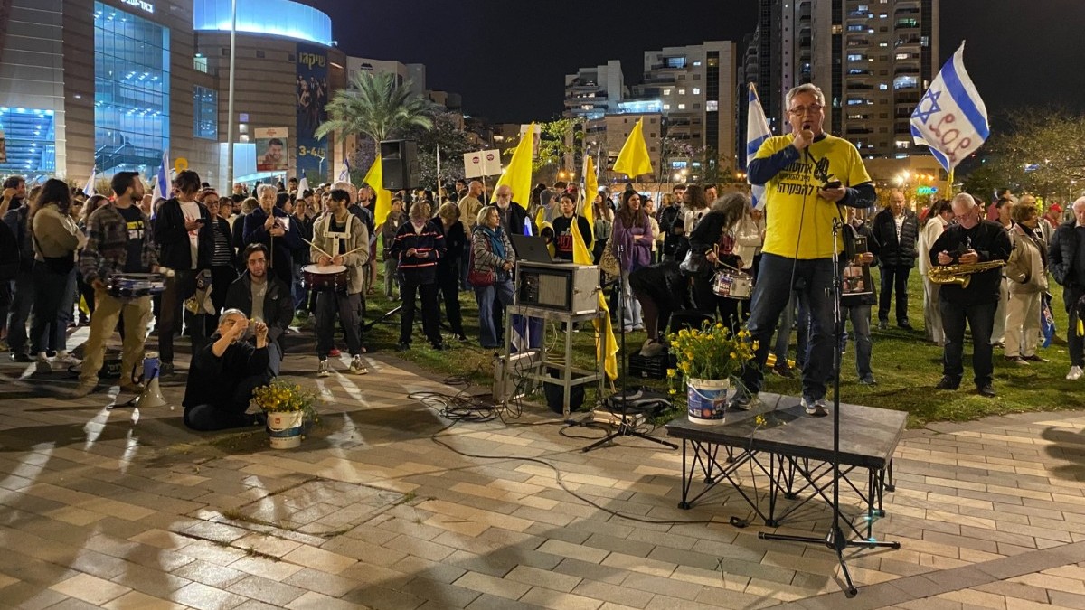 מאות בהפגנה בבאר שבע: ''החטופים רואים אתכם מהשבי, וזה מפיח בהם תקווה''