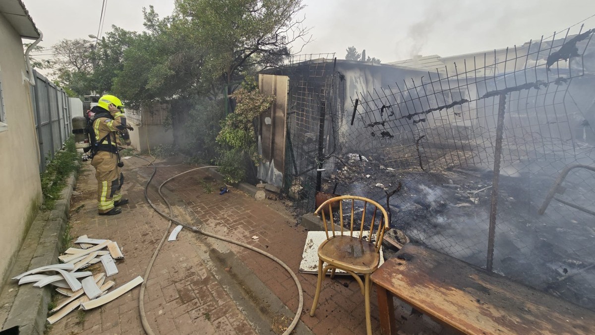 Человек спасен из горящего дома в квартале Далет в Беэр-Шеве