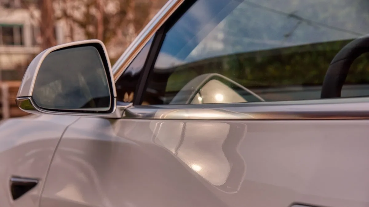 עבריין תנועה ותיק נתפס נוהג בטסלה – למרות שלל פסילות קודמות