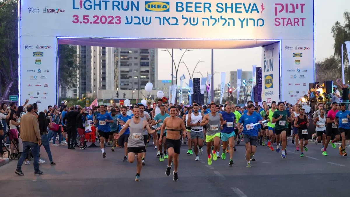 באר שבע רצה עם דמעות בעיניים: הסיפורים שמאחורי המסלולים במרוץ הלילה