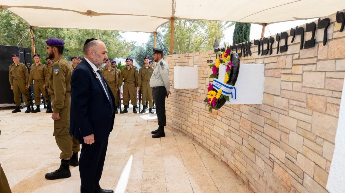 Память и единство: главная церемония Дня памяти на военном кладбище в Беэр-Шеве в присутствии министра Марги, командующего Южным военным округом и командующего Южным полицейским округом