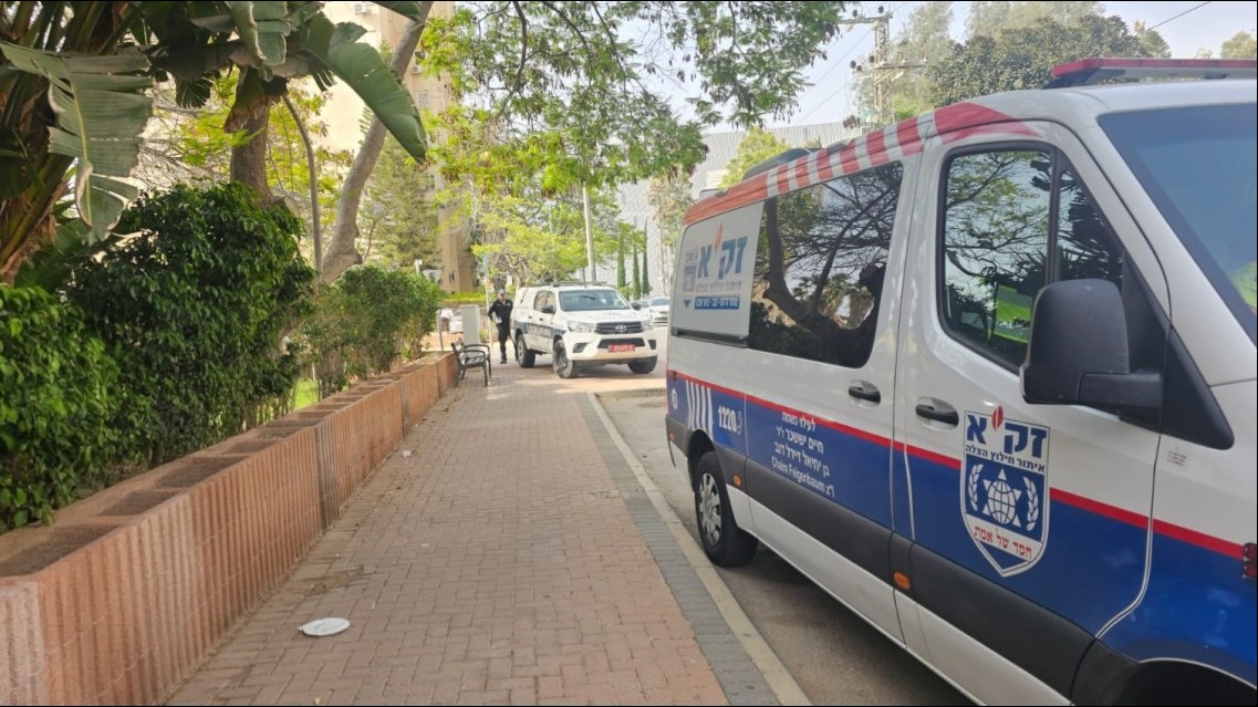 טרגדיה בשכונה ט' בבאר שבע: גבר כבן 58 נמצא ללא רוח חיים בסטודיו בו עבד