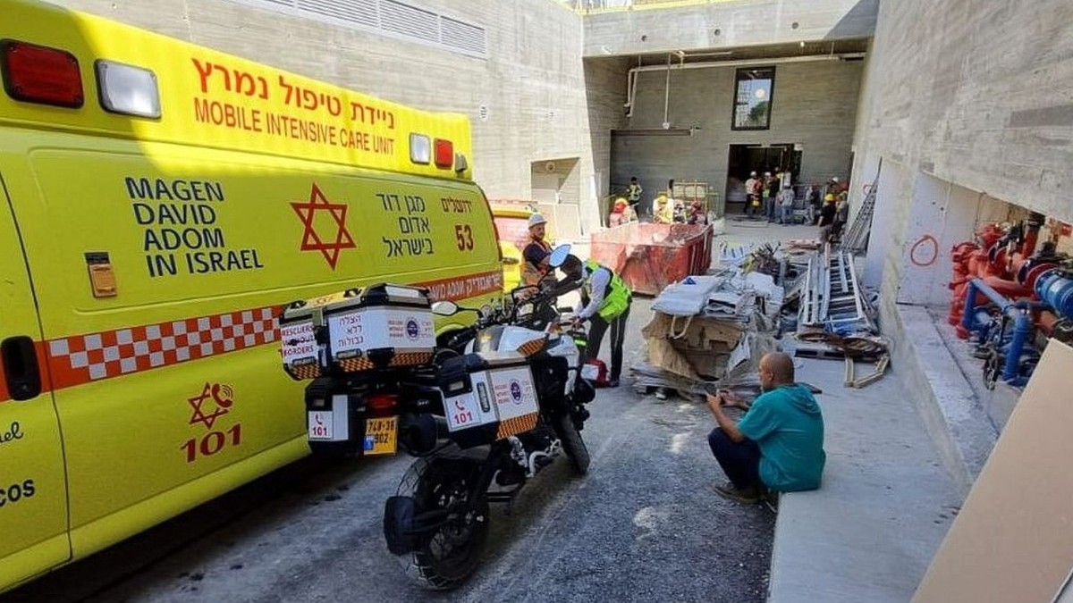 תאונת עבודה קשה בבאר שבע: פועל בן 30 נפל מגובה באתר בנייה