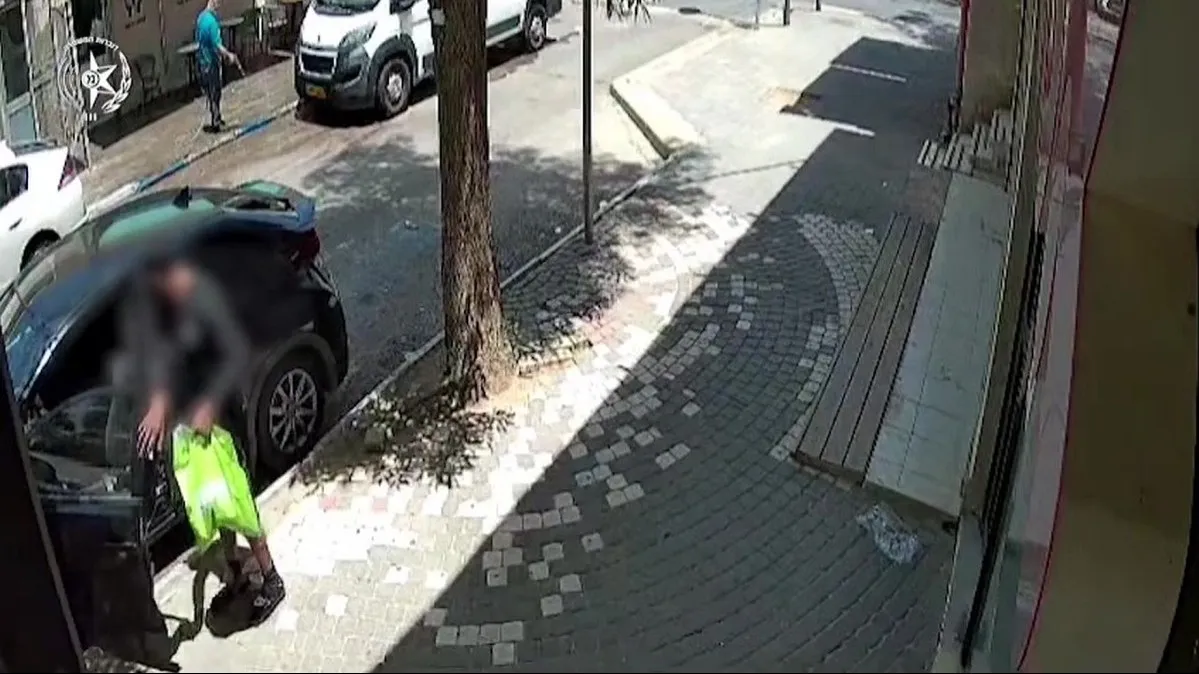 צפו בתיעוד: נעצר חשוד שהתפרץ לרכבים חונים ברחבי באר שבע