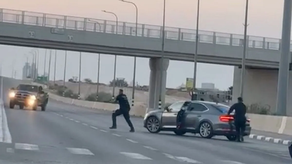 נהג השתולל בכביש 40 ונמלט מהשוטרים – ירי בוצע לעבר גלגלי הרכב