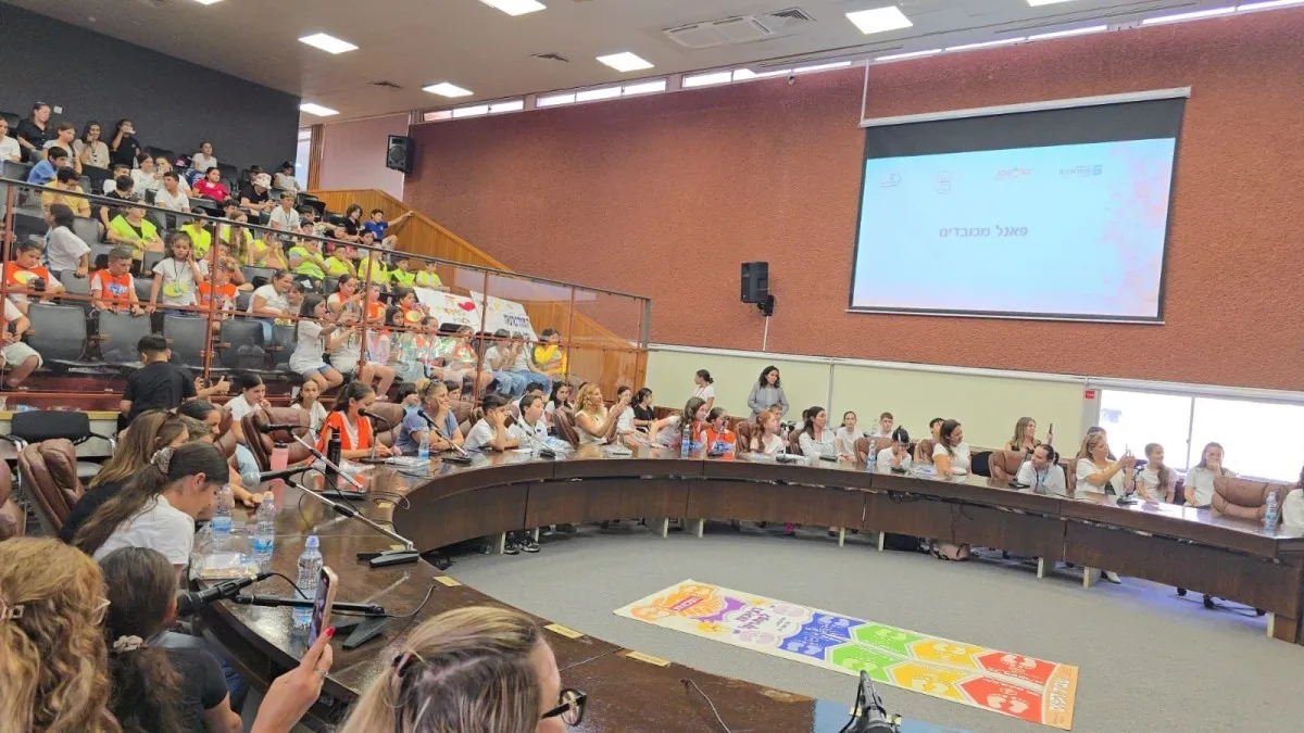 למעלה מ־200 תלמידים מבאר שבע סיימו תוכנית ייחודית לשגרירי אכפתיות