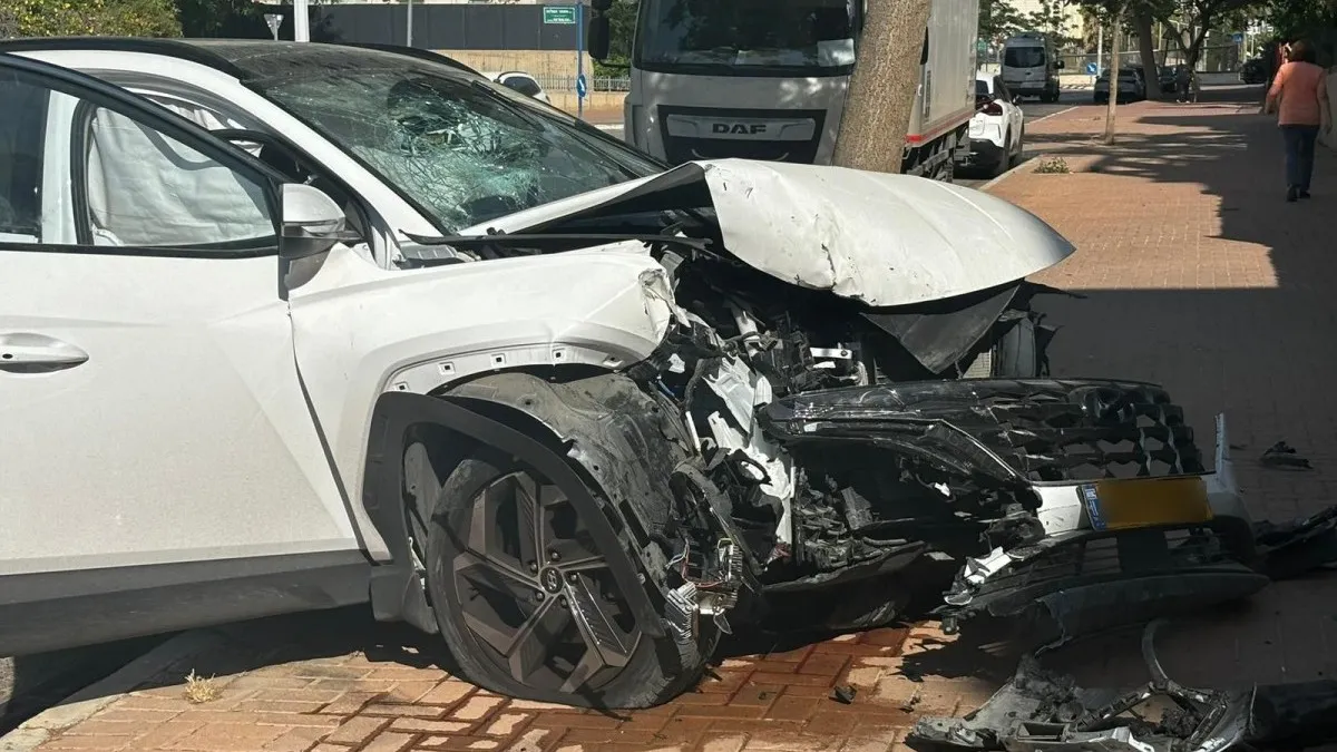 שוב תאונה בשכונת נחל עשן – והתושבים זועמים: ''רק כיכר תציל חיים, הילדים לא מסוגלים לחצות''