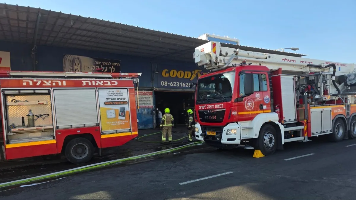 פנצ'ריה בדרך חברון עלתה בלהבות – נחישות הכבאים הצילה עסקים סמוכים