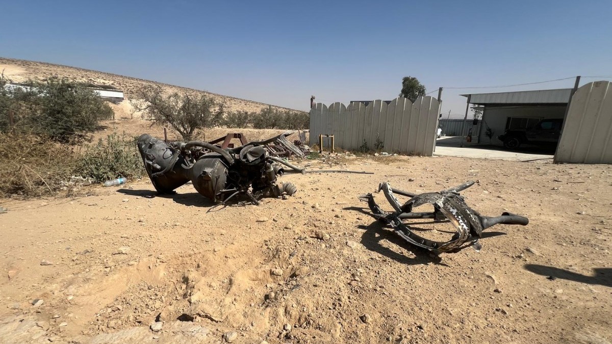 טילי המצרר יורטו: רסיסים וחלקי טילים נפלו בפזורה הבדואית, חשש לנפלים בזירות שונות (תיעוד)