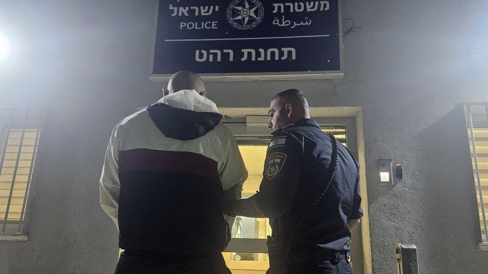 רצח מזעזע ברהט: גבר נורה למוות, קרוב משפחתו נעצר (תיעוד האירוע)