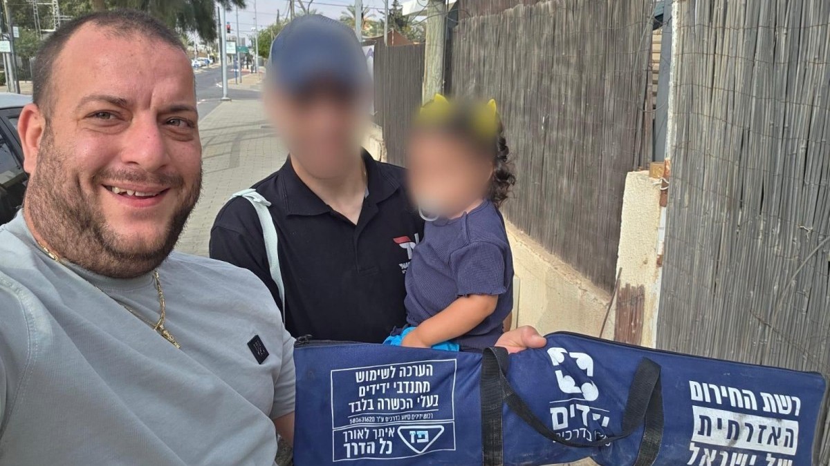 באר שבע: פעוטה ננעלה ברכב ומתנדבי ידידים חילצו אותה בשלום