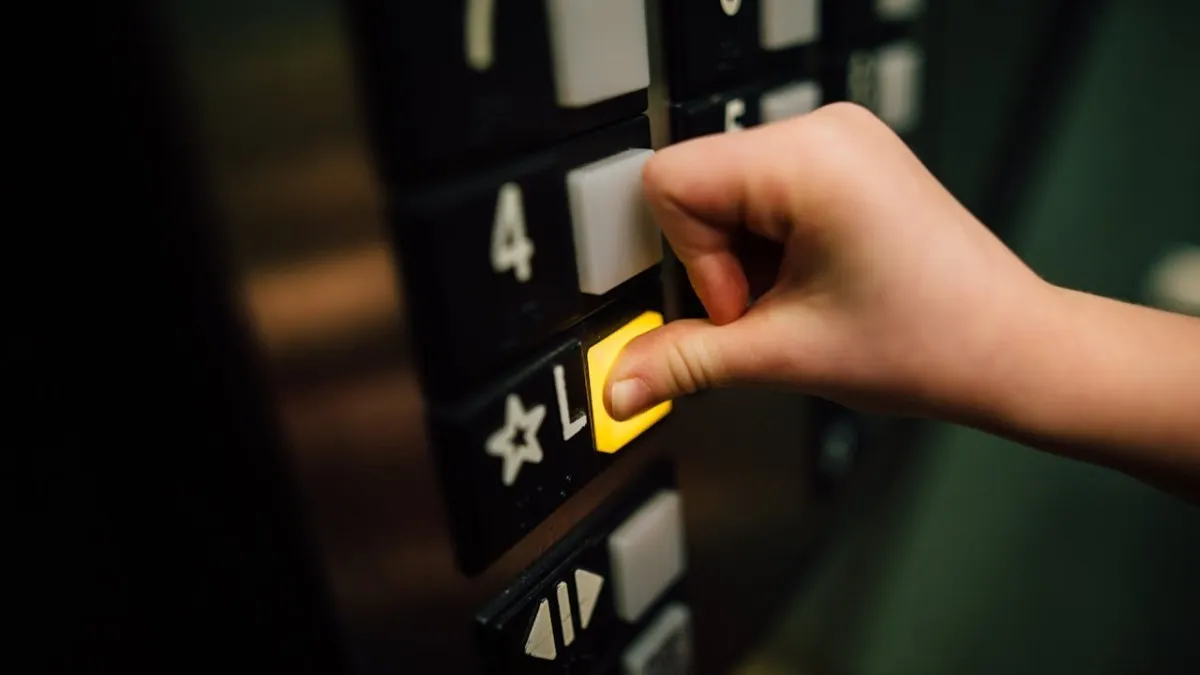 Загадочная неисправность вывела из строя лифты в Беэр-Шеве – жильцы застряли 