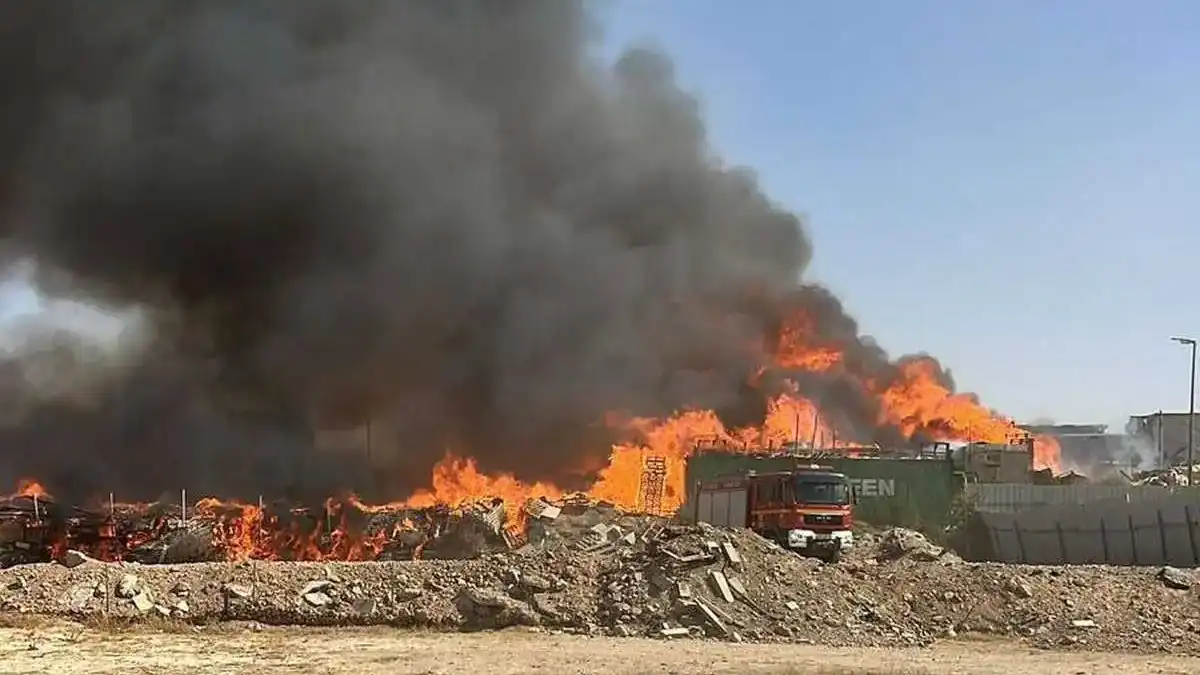 שריפה חריגה באזור התעשייה ברהט: הוכרזה ''מכת אש'' (תיעוד)