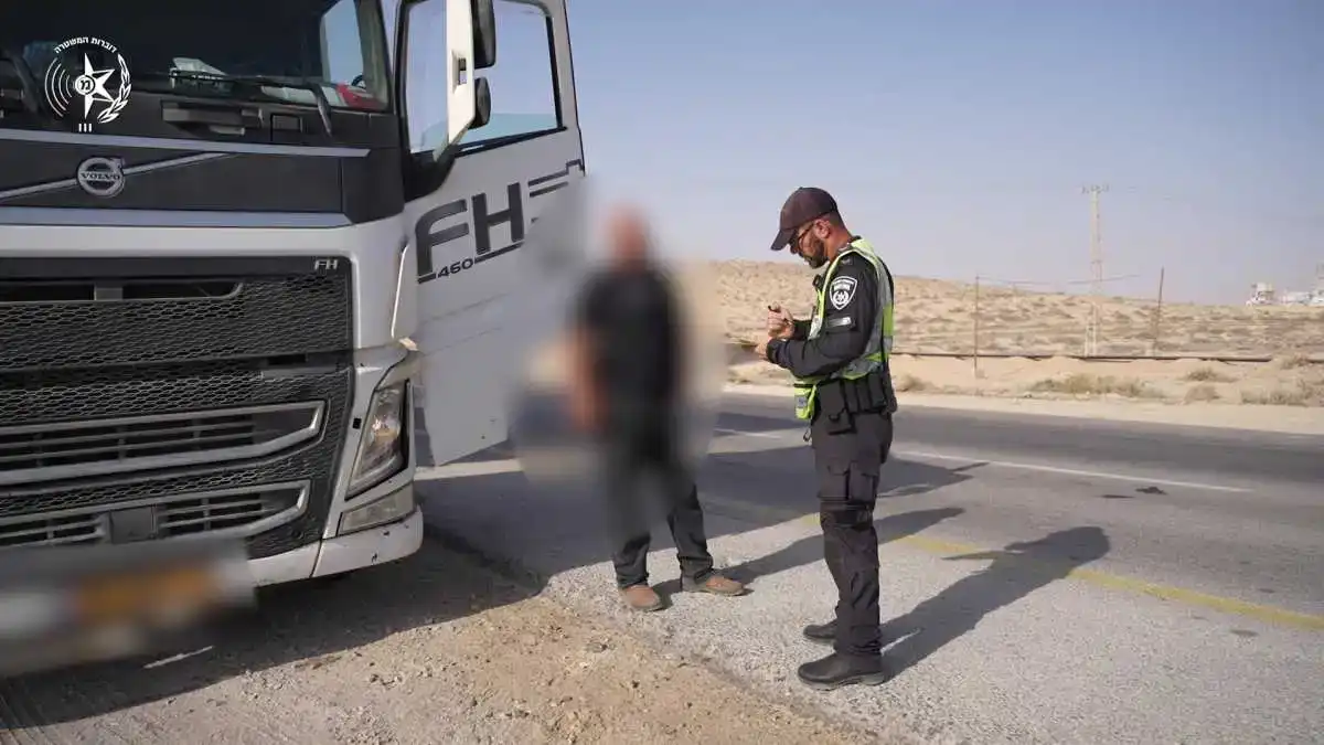 סכנה בכבישי הנגב: עשרות משאיות נעו עם צמיגים קרועים וללא בלמים (תיעוד)