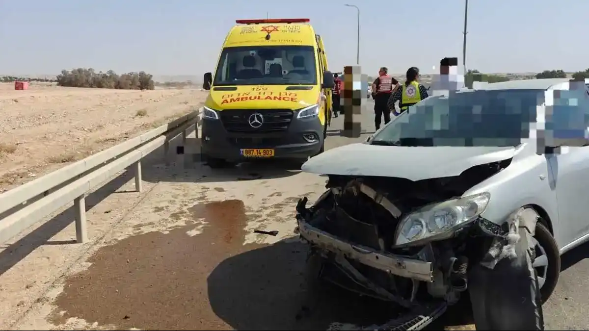 טרגדיה בכביש 222: צעיר כבן 20 נהרג לאחר שהתנגש במעקה בטיחות