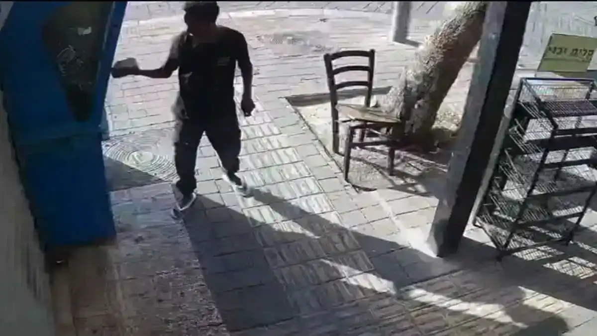 גרם לנזק בעשרות אלפי ש''ח, הטריד מינית - ובית המשפט בבאר שבע שיחרר אותו ללא תנאים