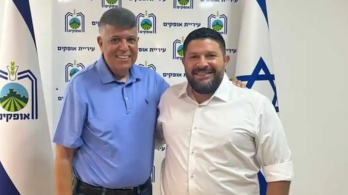 סולחה באופקים: ראש העיר איציק דנינו וסגן השר אלמוג כהן יישרו את ההדורים