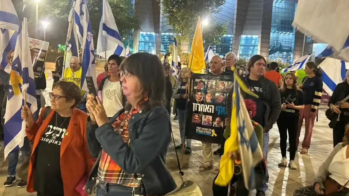 שמות החטופים המוגדרים חללים הוקראו בעצרת בבאר שבע: 'לא שוכחים את מי שנותרו מאחור'