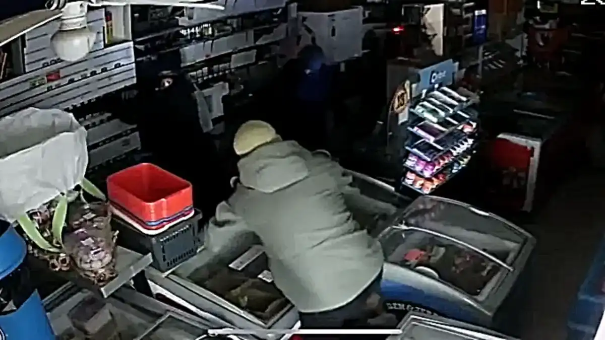 Волна ограблений и взломов в Димоне: на этот раз пострадал магазин «Бейт а-Глида». Жители требуют закрывать город для приезжих после наступления темноты
