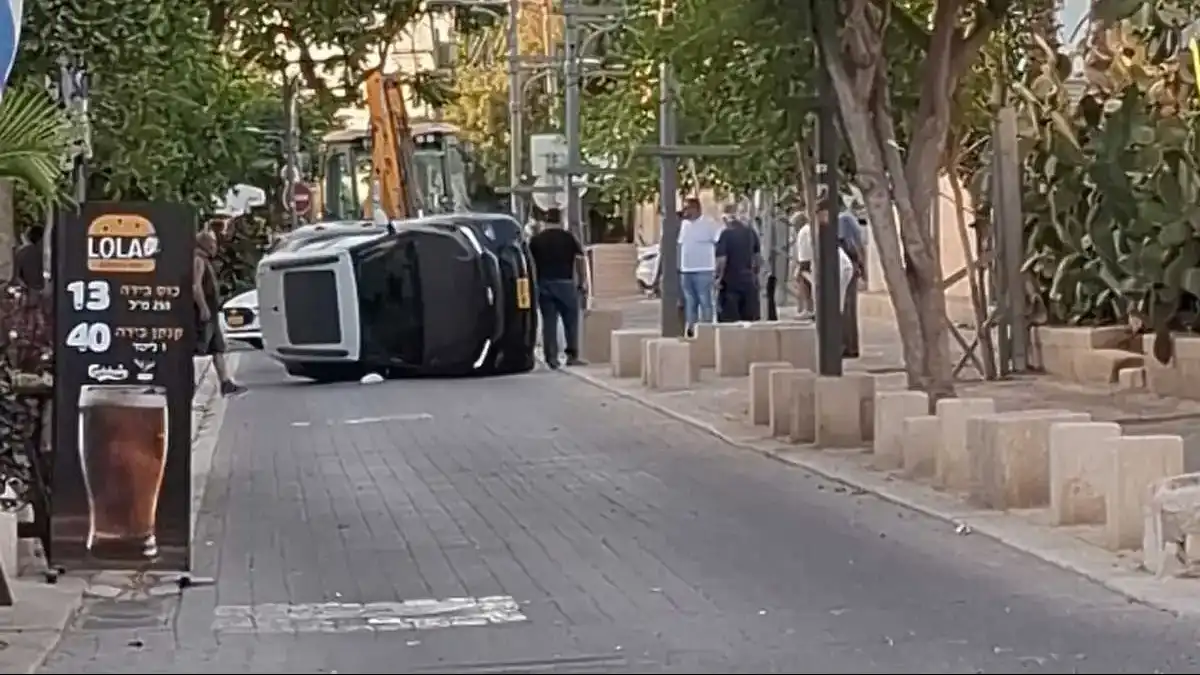 רכב התהפך בעיר העתיקה בבאר שבע