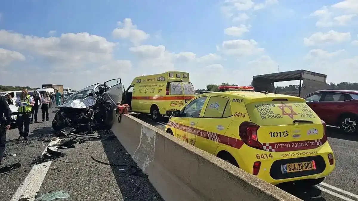 לכוד פצוע קשה בתאונה בדרום