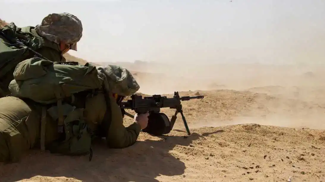 דימונה נרתמת לחזית: מגייסת פלוגת מילואים מקומית – עם נשק וציוד לחימה בבתים