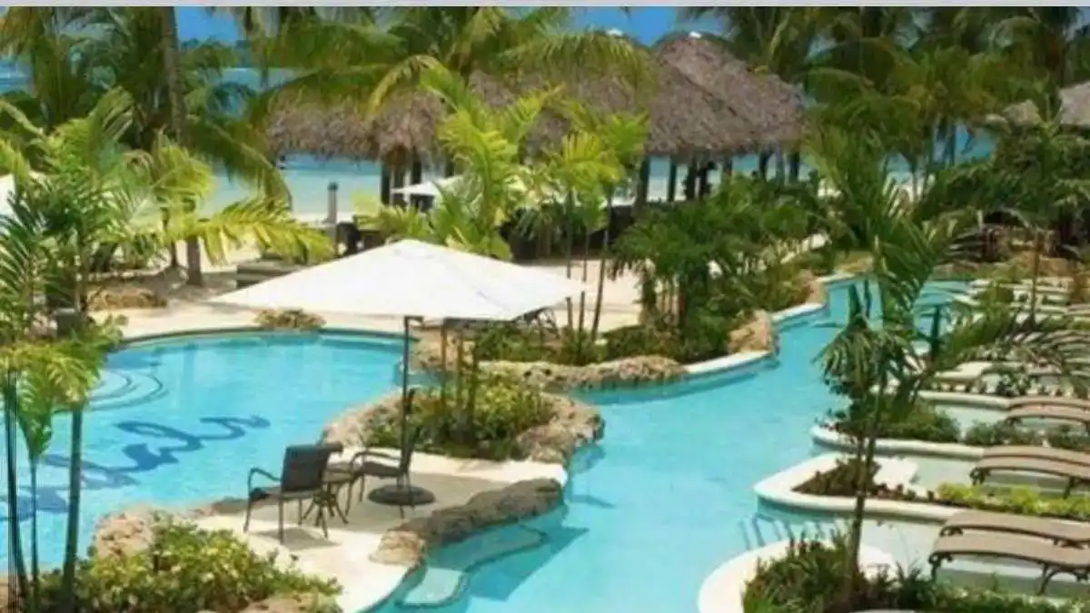 הדמיה של ריזורט “ויליג’ במדבר” בדימונה - מתחם גלמפינג יוקרתי בלב המדבר עם יחידות אירוח חדשניות ונוף פתוח.