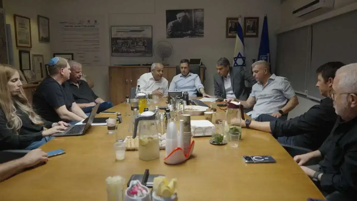 אולם ישיבות בעיריית באר שבע במהלך כינוס חירום של ראשי הרשויות בנגב