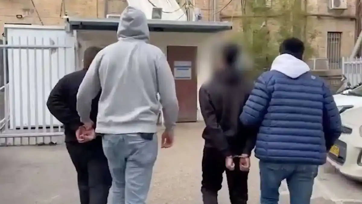 שלושה גברים הורשעו בעבירות מין בקטינה בת 14 במלון בדרום