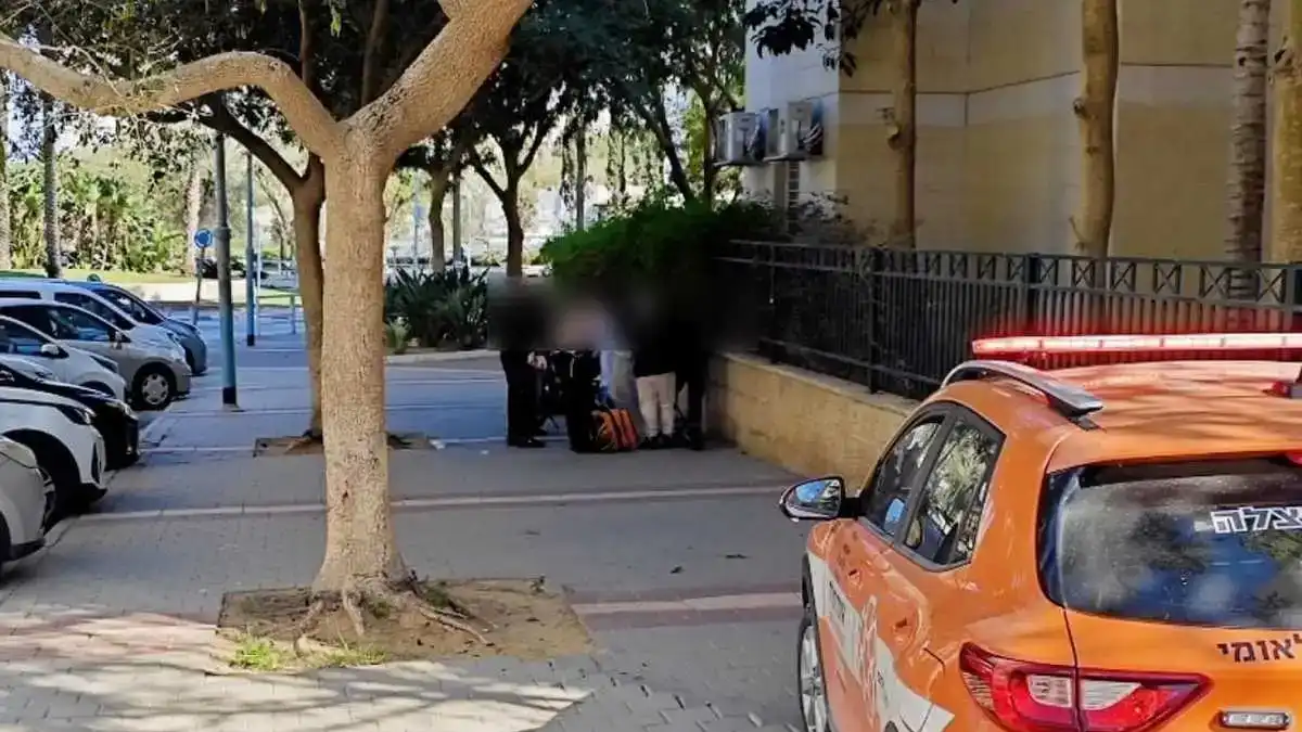 רכב חירום של איחוד הצלה בזירת תאונה ברחוב יוהנה ז׳בוטינסקי בבאר שבע